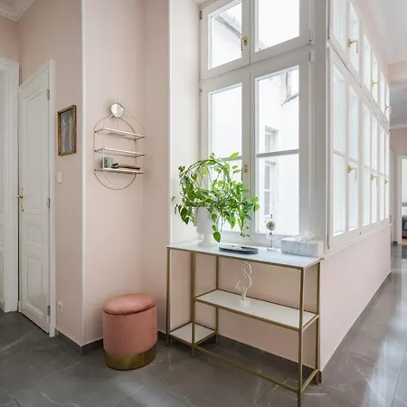 Bpr Adagio Design With A/c Budapest